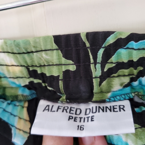 Alfred Dunner tropical print skirt - Picture 4 of 4